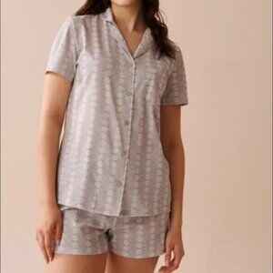 La Vie en Rose  gray & white floral short pajamas